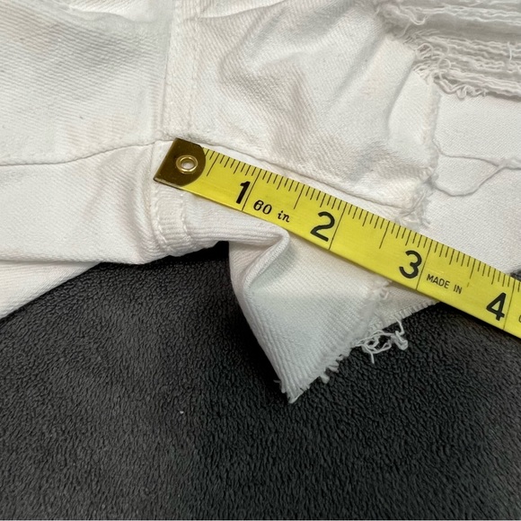 Sneak Peek White Distressed Raw Hem Shorts Size S - Picture 7 of 11